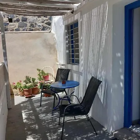 Calderimi, A Cosy,Warm And Renovated House In Fira Appartement